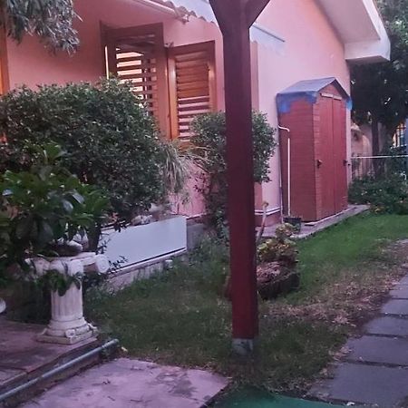Stanza In Villa Con Giardino Con Box Doccia Idromassaggio Rent A Car Aci Bonaccorsi Kültér fotó