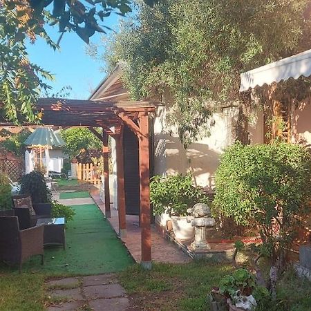 Stanza In Villa Con Giardino Con Box Doccia Idromassaggio Rent A Car Aci Bonaccorsi Kültér fotó