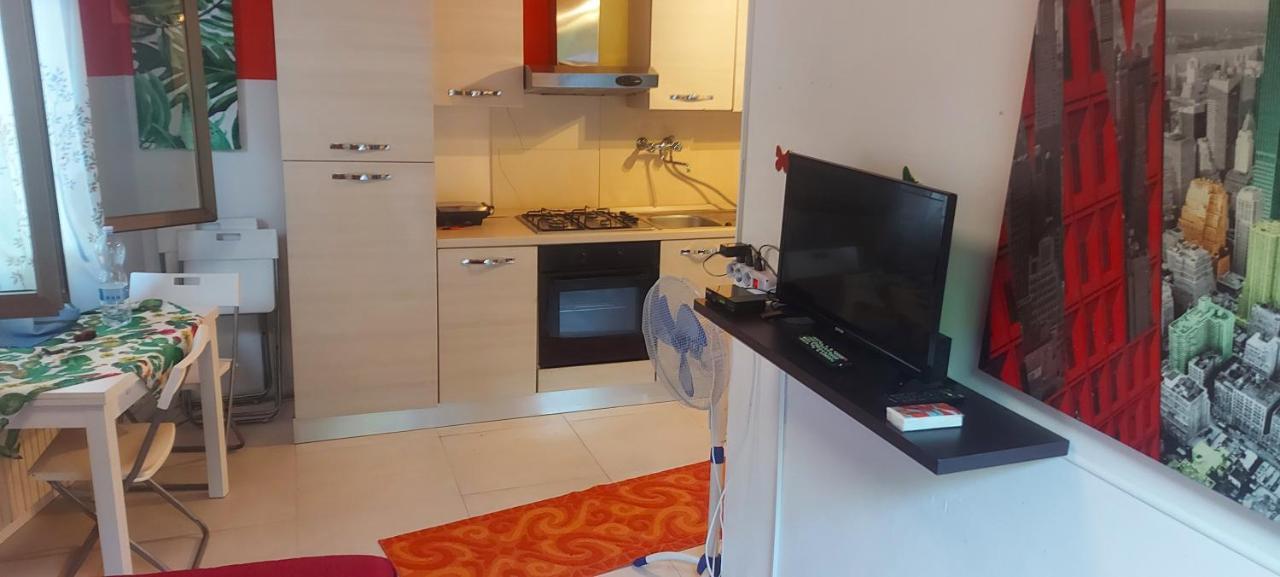 Stanza In Villa Con Giardino Con Box Doccia Idromassaggio Rent A Car Aci Bonaccorsi Kültér fotó