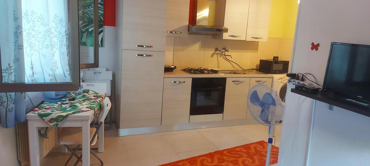 Stanza In Villa Con Giardino Con Box Doccia Idromassaggio Rent A Car Aci Bonaccorsi Kültér fotó