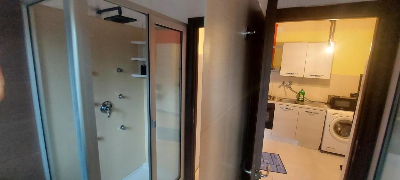 Stanza In Villa Con Giardino Con Box Doccia Idromassaggio Rent A Car Aci Bonaccorsi Kültér fotó