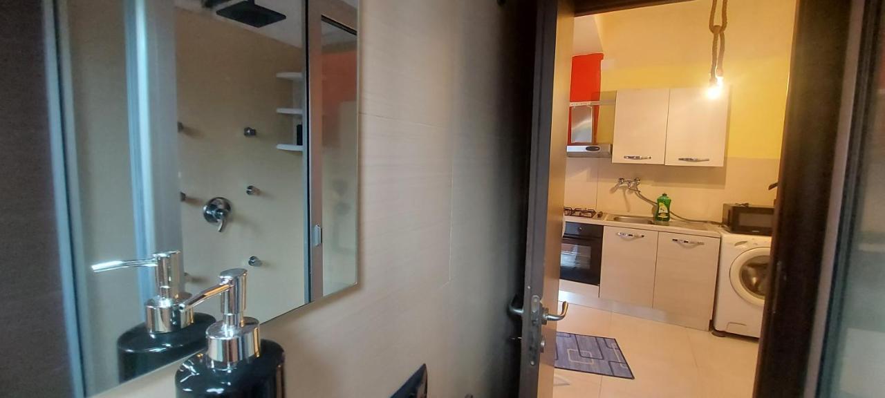 Stanza In Villa Con Giardino Con Box Doccia Idromassaggio Rent A Car Aci Bonaccorsi Kültér fotó