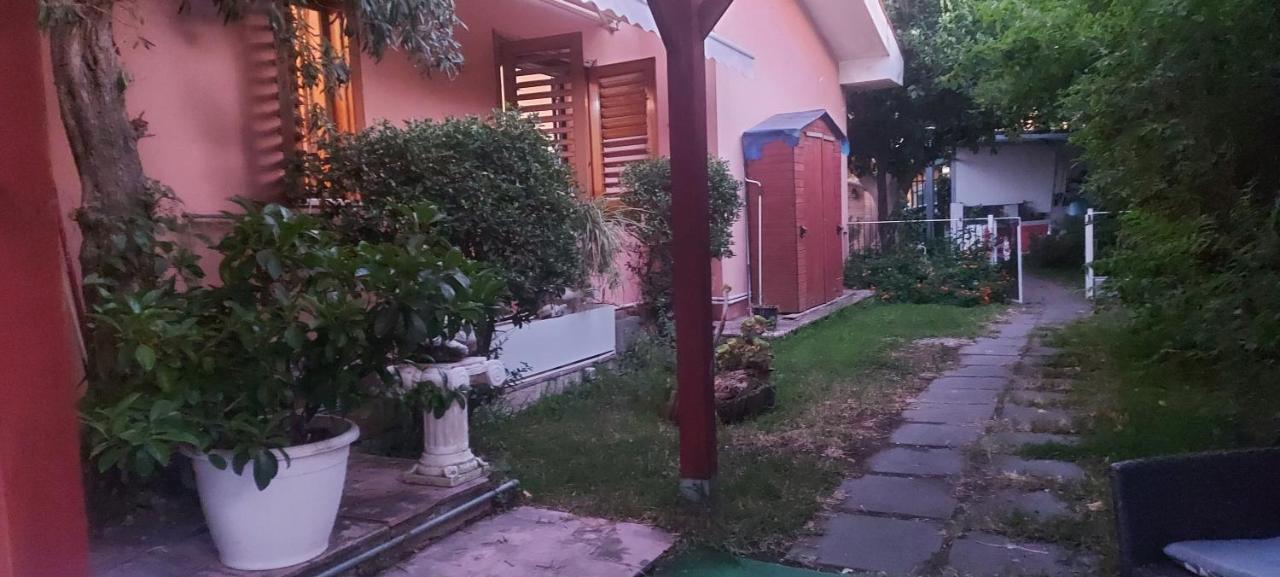 Stanza In Villa Con Giardino Con Box Doccia Idromassaggio Rent A Car Aci Bonaccorsi Kültér fotó
